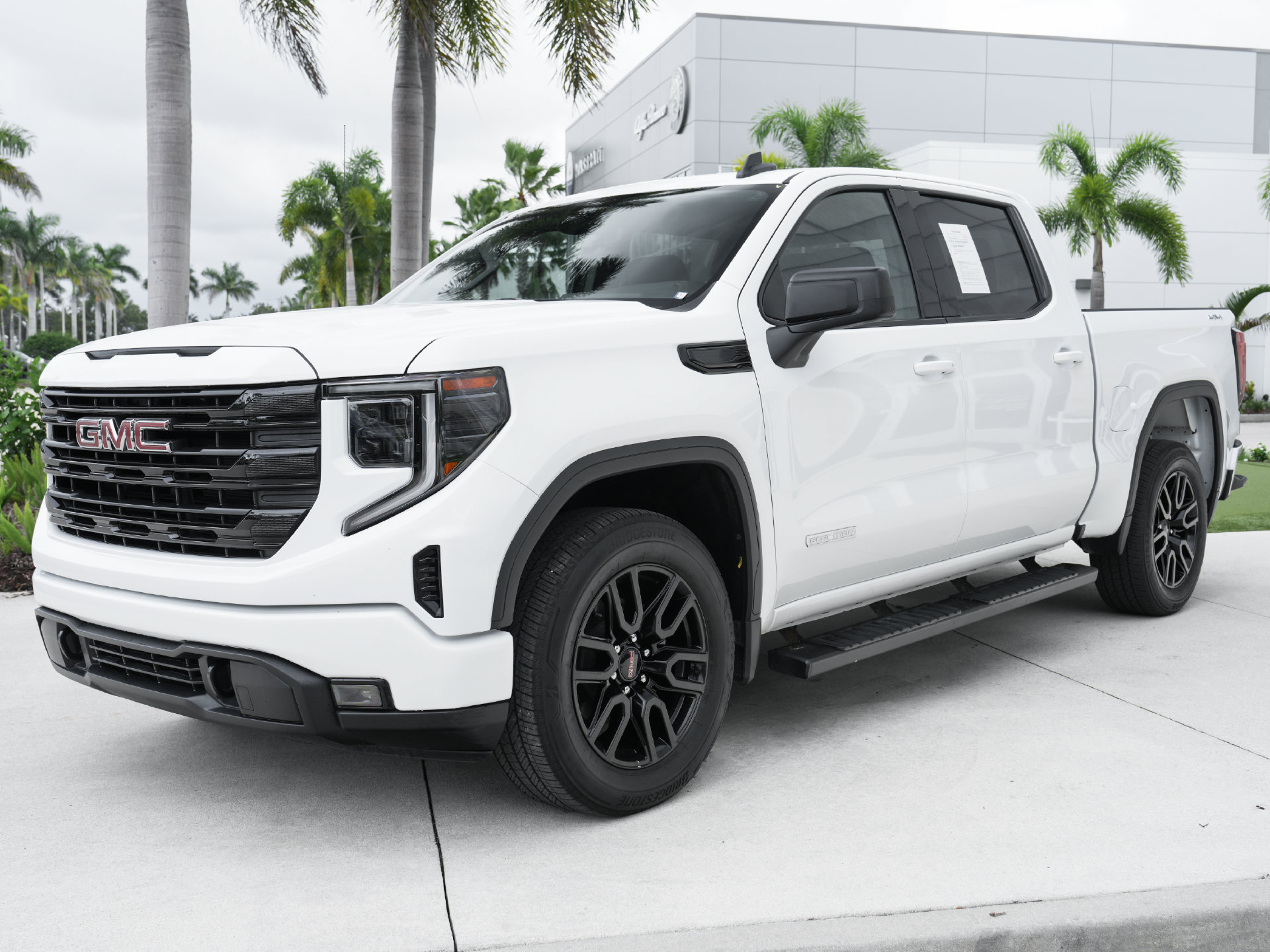 Used 2024 GMC Sierra 1500 Elevation AWD/4WD image 6
