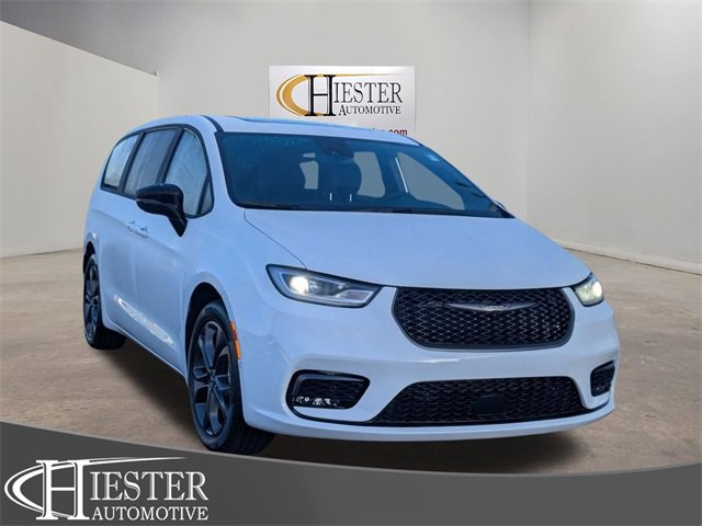 New 2026 Chrysler Pacifica Select