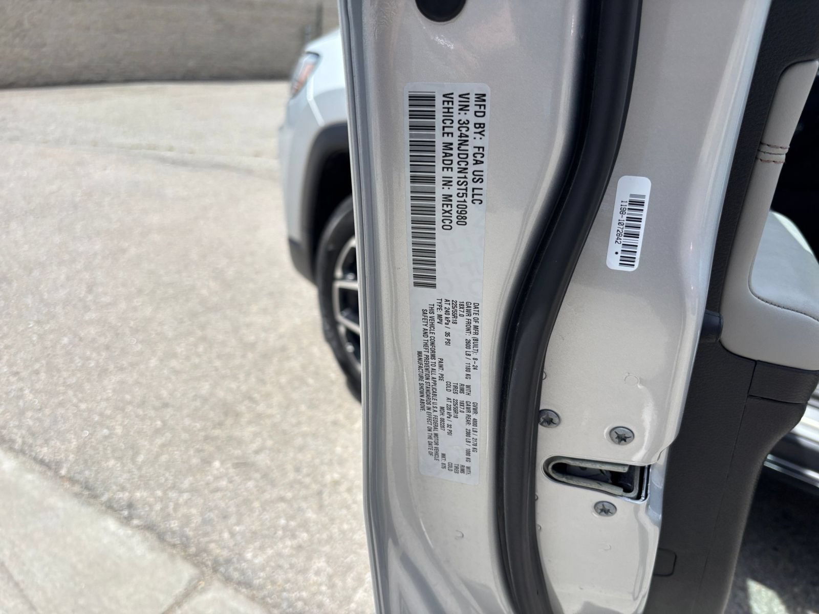 Used 2025 Jeep Compass Limited AWD/4WD image 29