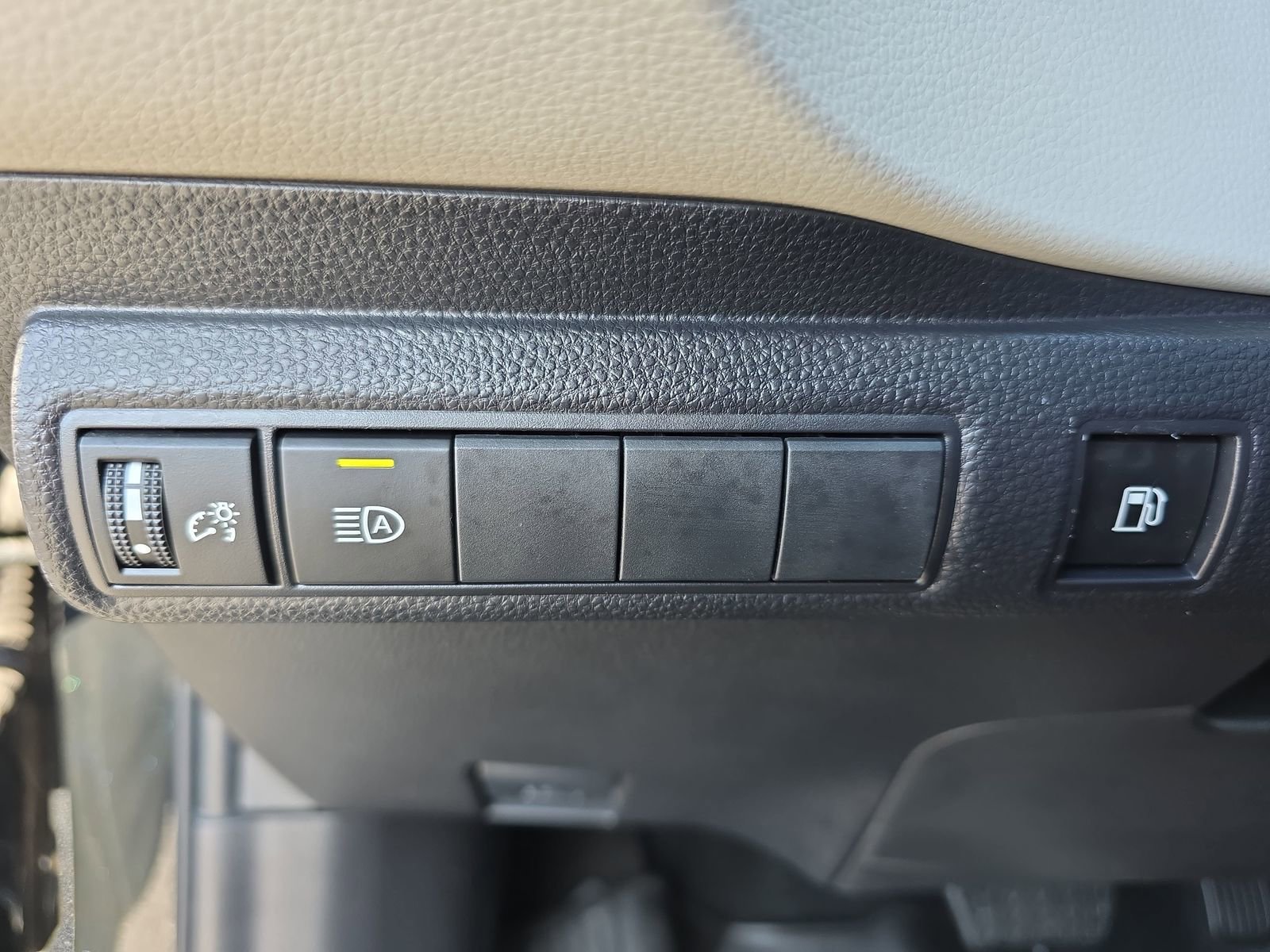 Used 2024 Toyota Corolla LE image 25