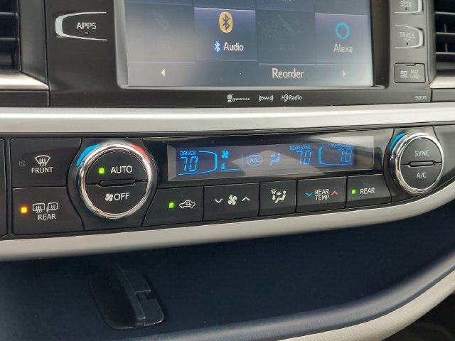 Used 2018 Toyota Highlander XLE AWD/4WD image 45