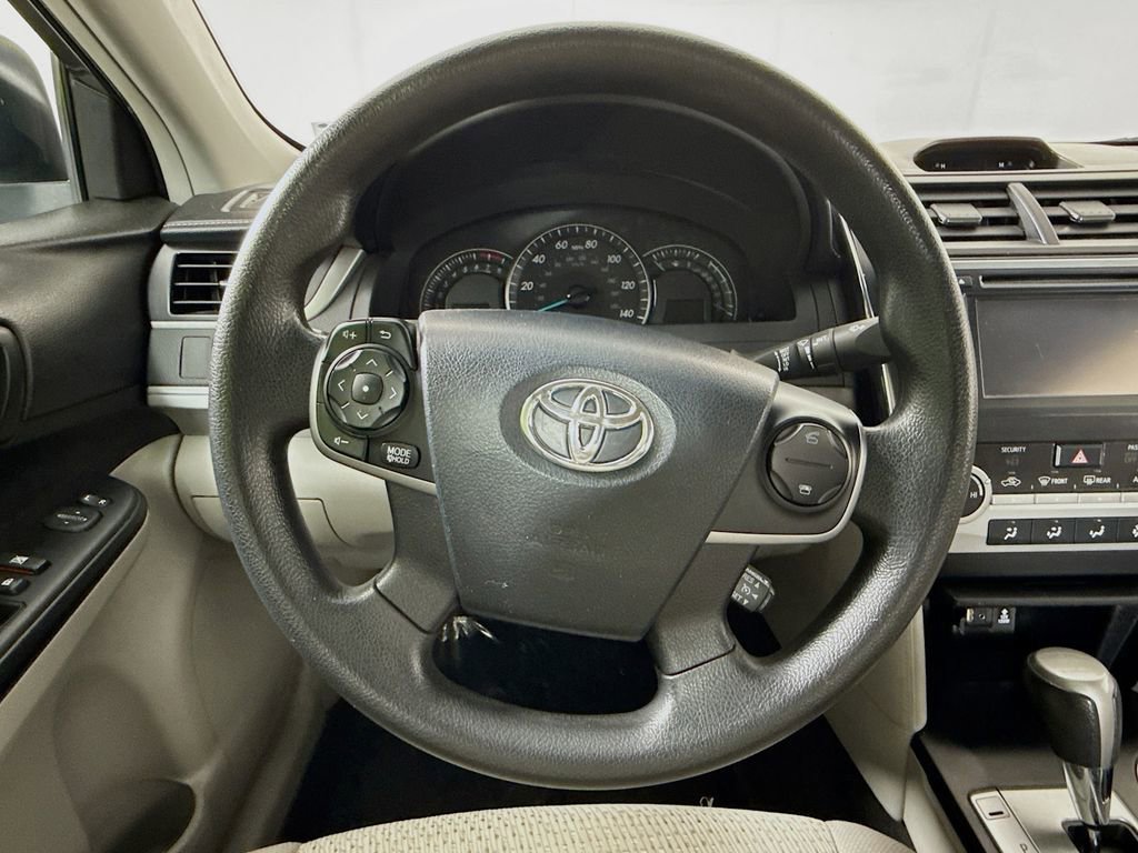 Used 2013 Toyota Camry LE FWD image 12