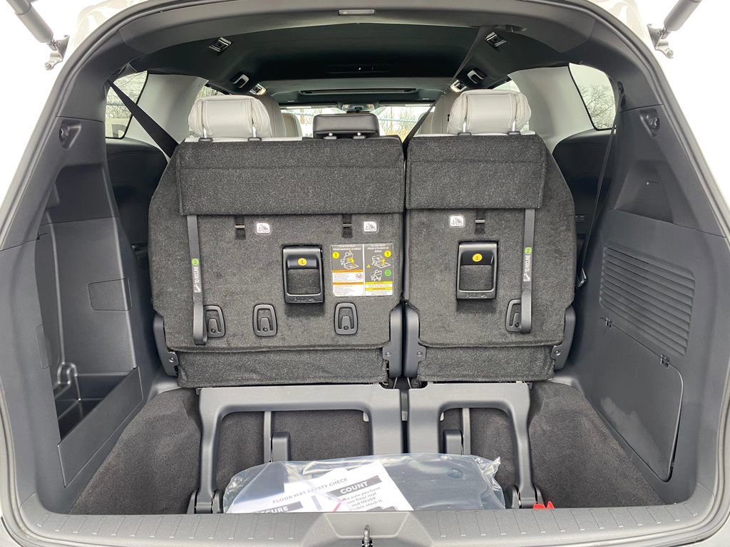 Used 2025 Toyota Sienna XSE image 5