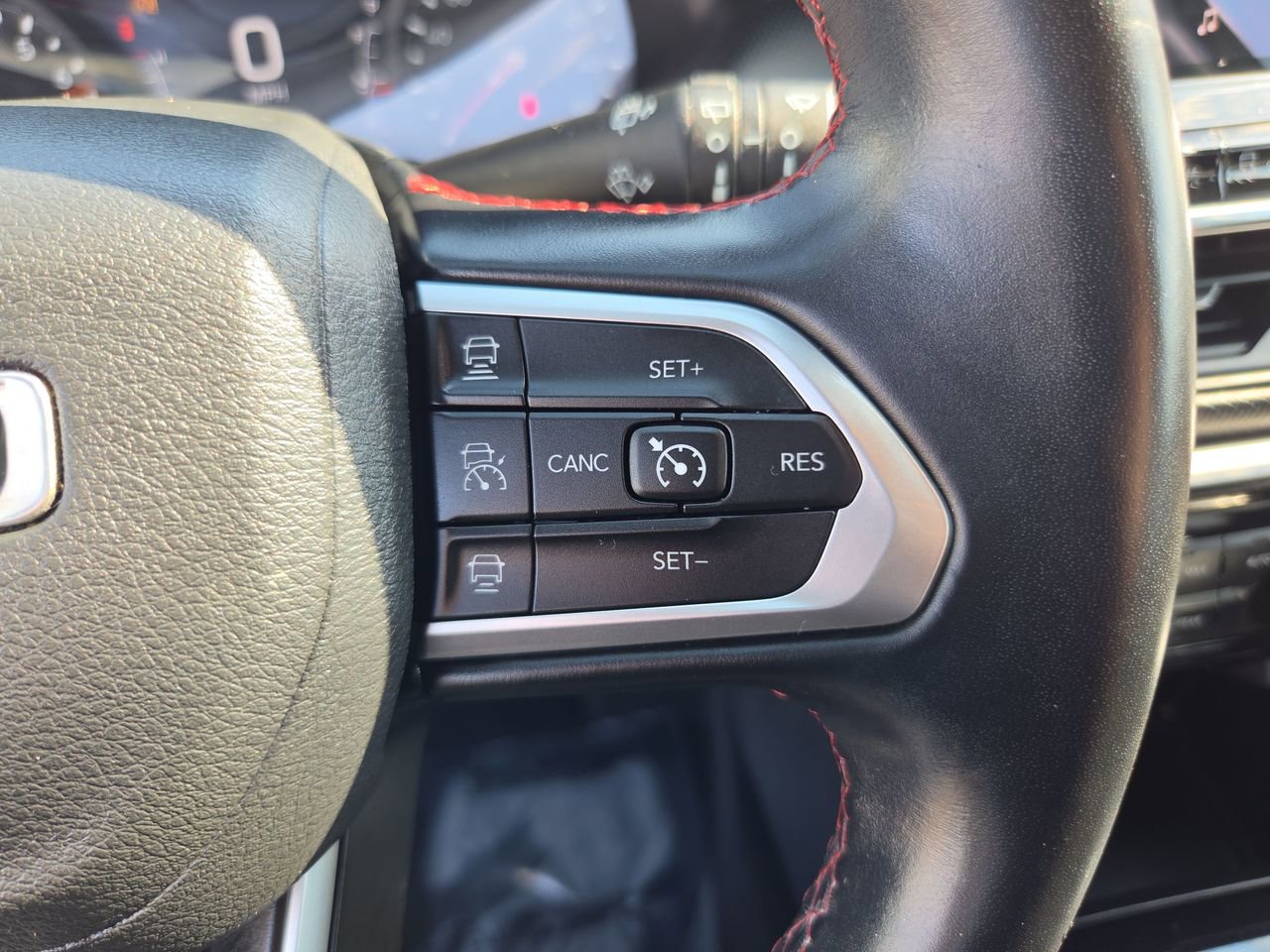 Used 2022 Jeep Compass Trailhawk w/ Trailhawk Convenience Group AWD/4WD image 27