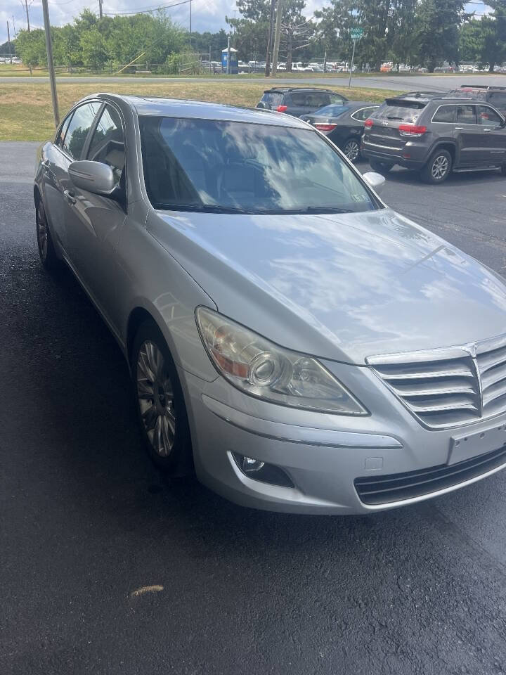 Used 2010 Hyundai Genesis 3.8 w/ Premium Navigation Pkg 3 RWD image 5