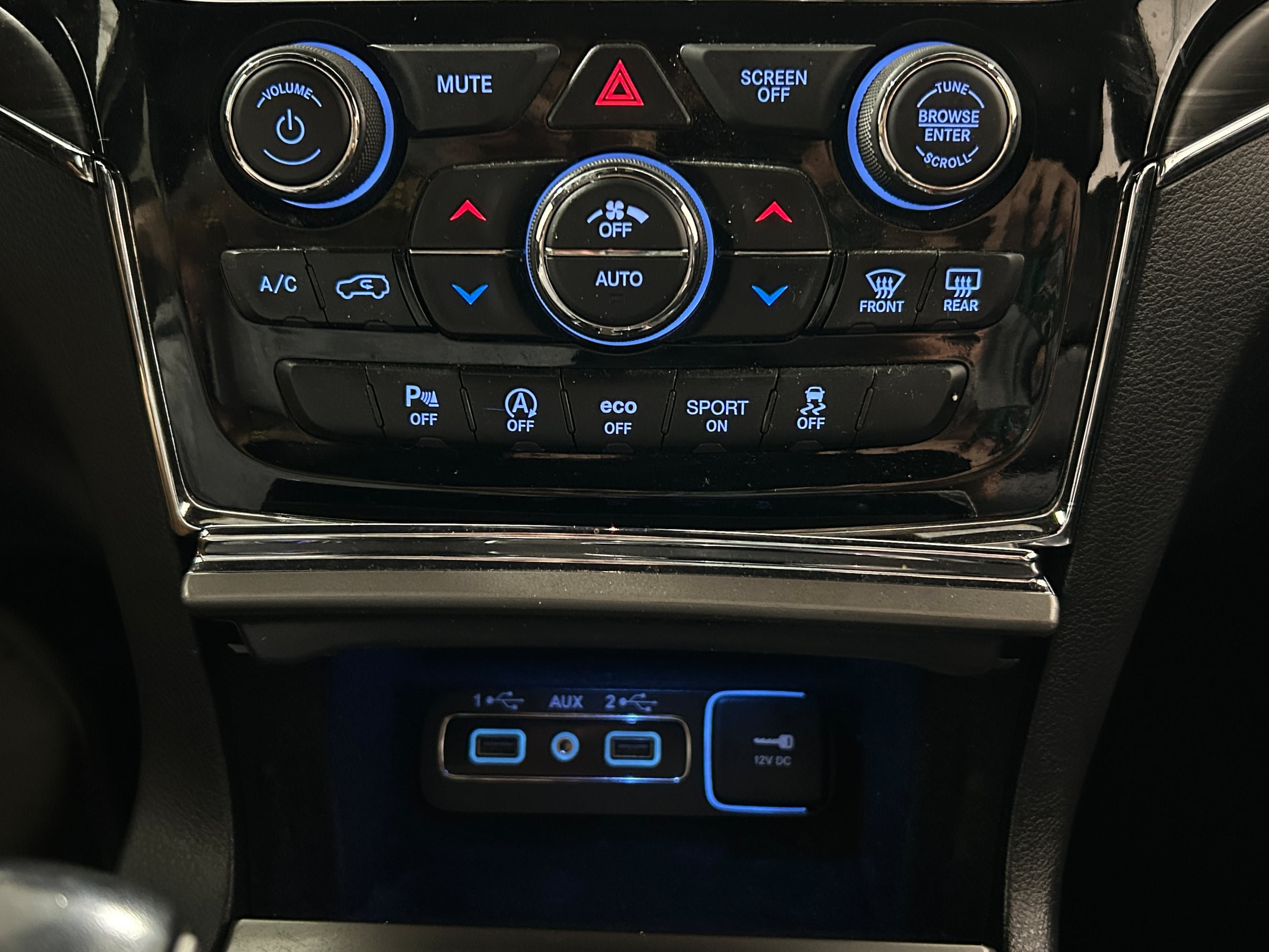 Used 2020 Jeep Grand Cherokee Limited AWD/4WD image 11