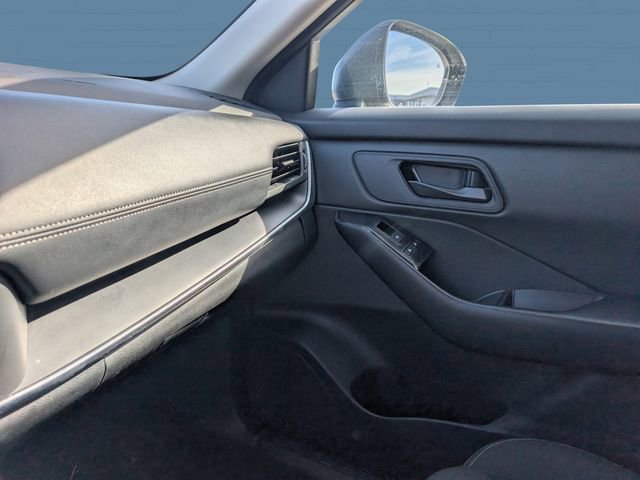 Used 2024 Nissan Rogue S AWD/4WD image 13