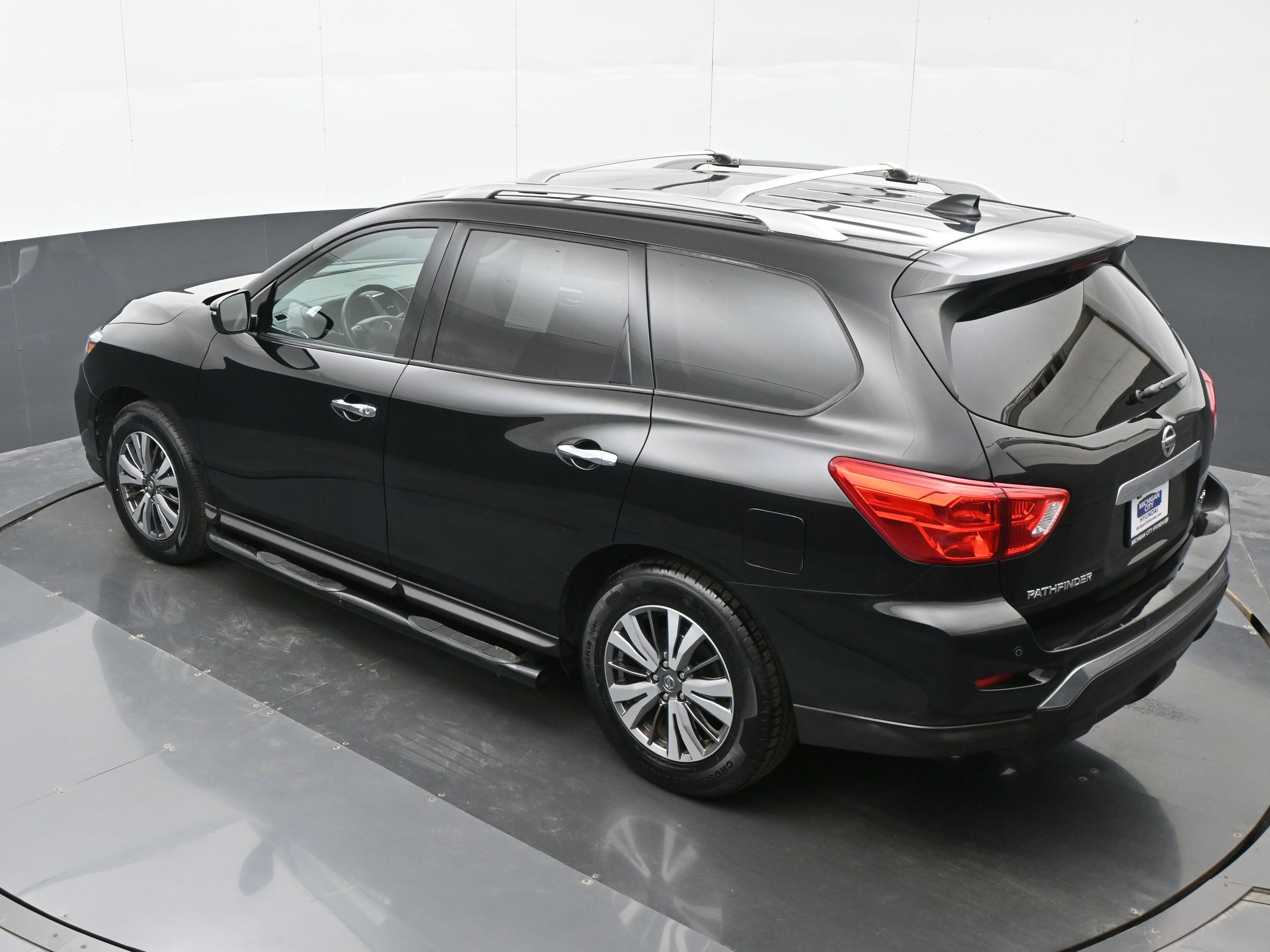 Used 2020 Nissan Pathfinder SV image 32