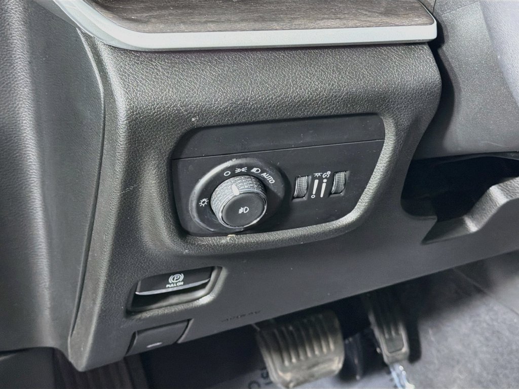 Used 2023 Jeep Grand Cherokee Limited AWD/4WD image 10