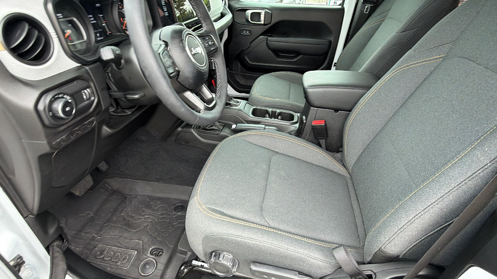 Used 2026 Jeep Wrangler Sport AWD/4WD image 15