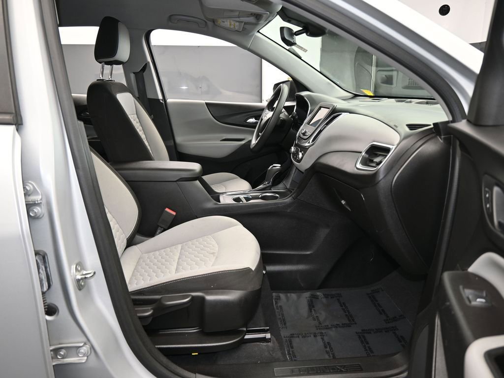 Used 2020 Chevrolet Equinox LS image 40