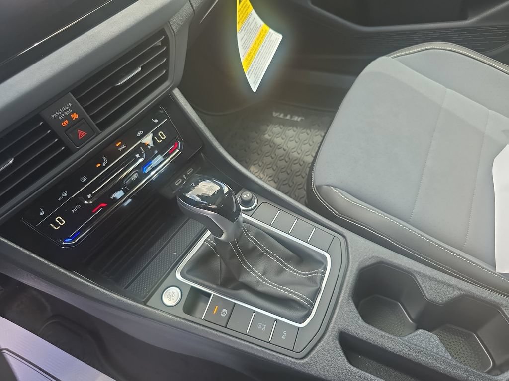 New 2026 Volkswagen Jetta SE FWD image 21