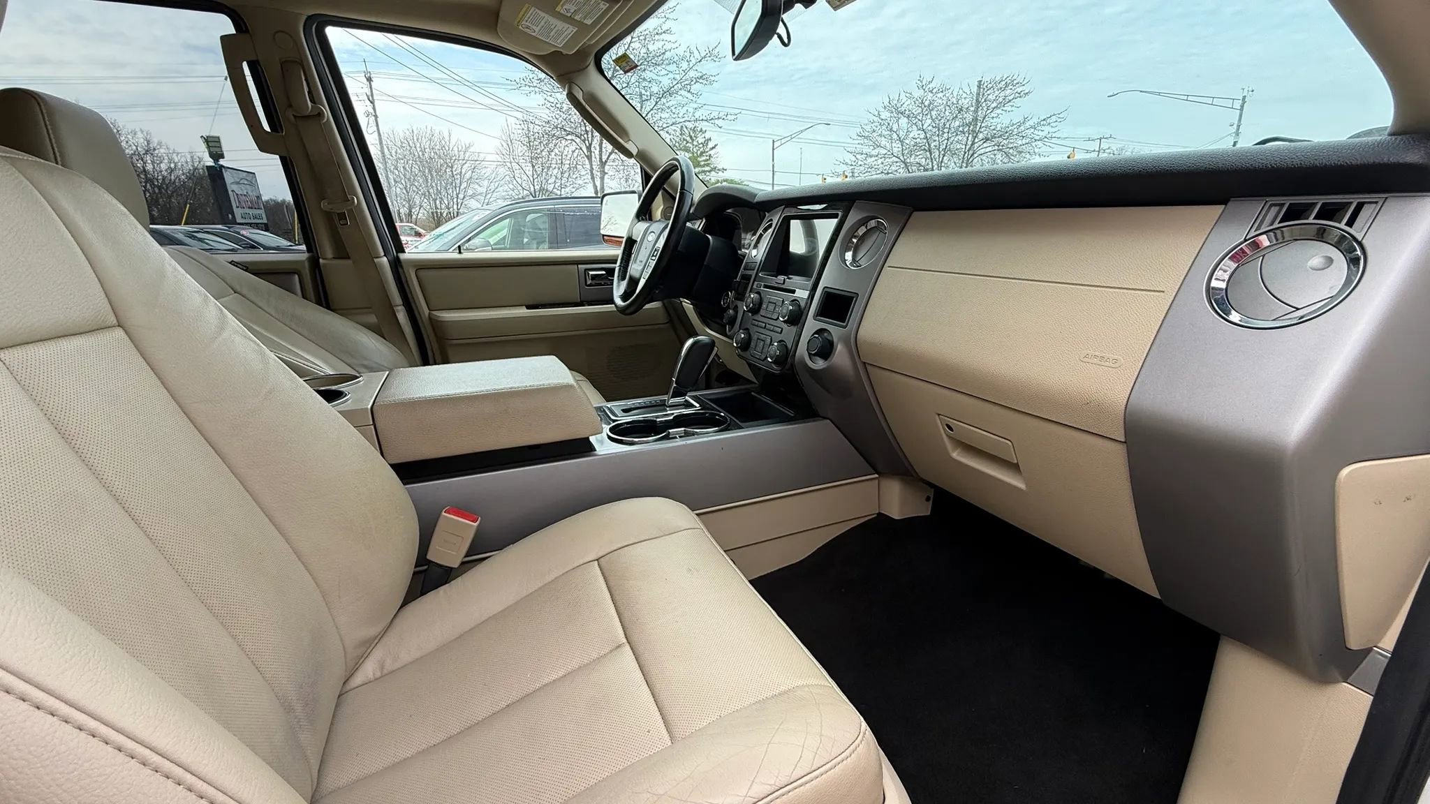 Used 2016 Ford Expedition Limited w/ Equipment Group 301A AWD/4WD image 12