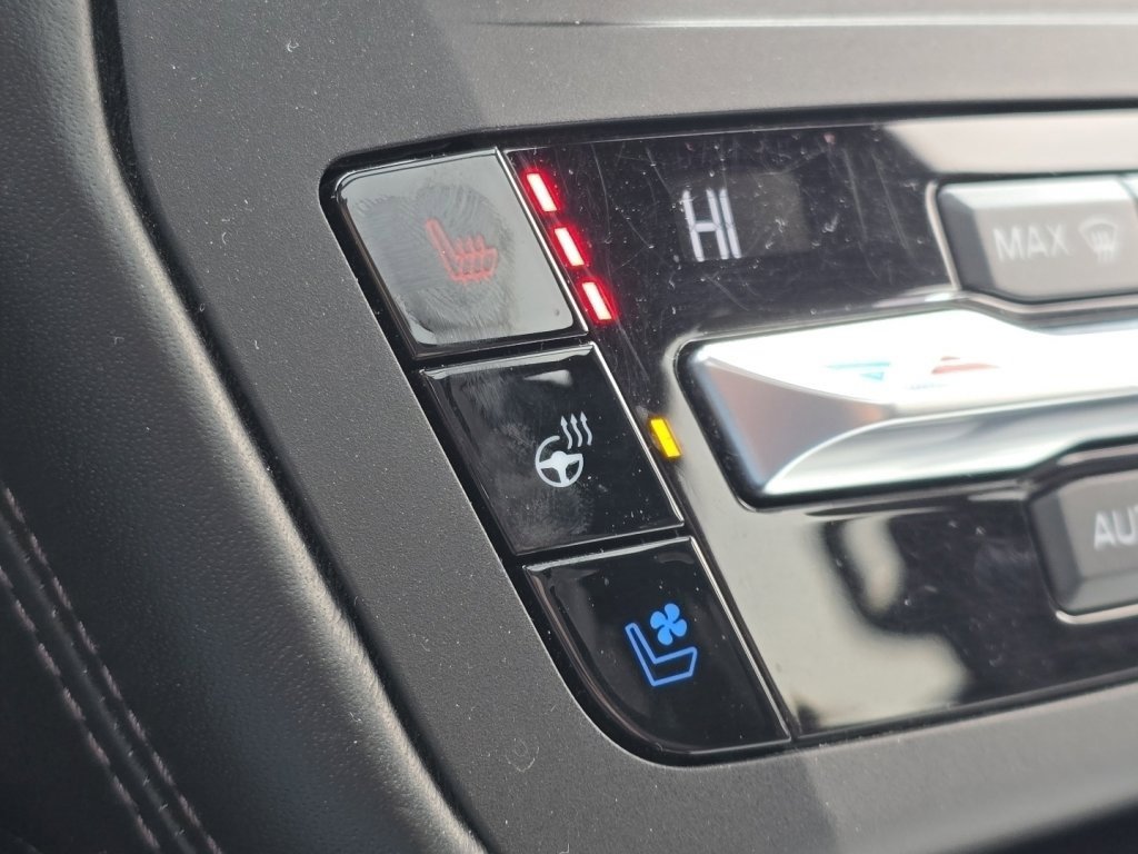 Used 2020 Ford Explorer Platinum w/ Premium Technology Package image 5