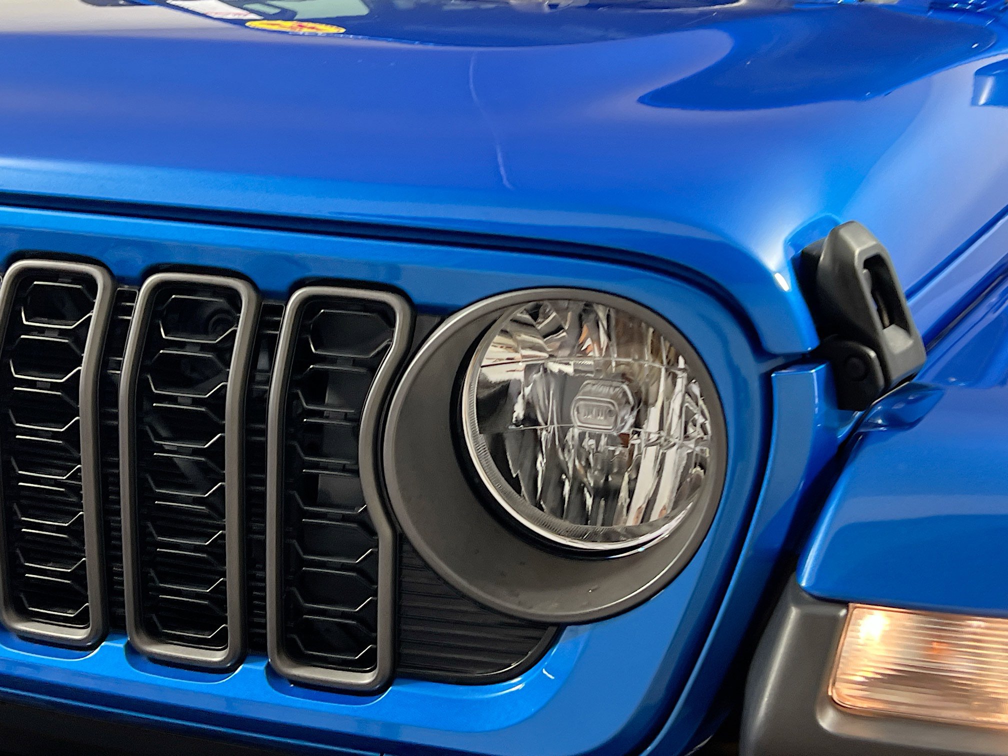 Used 2024 Jeep Gladiator Sport image 11