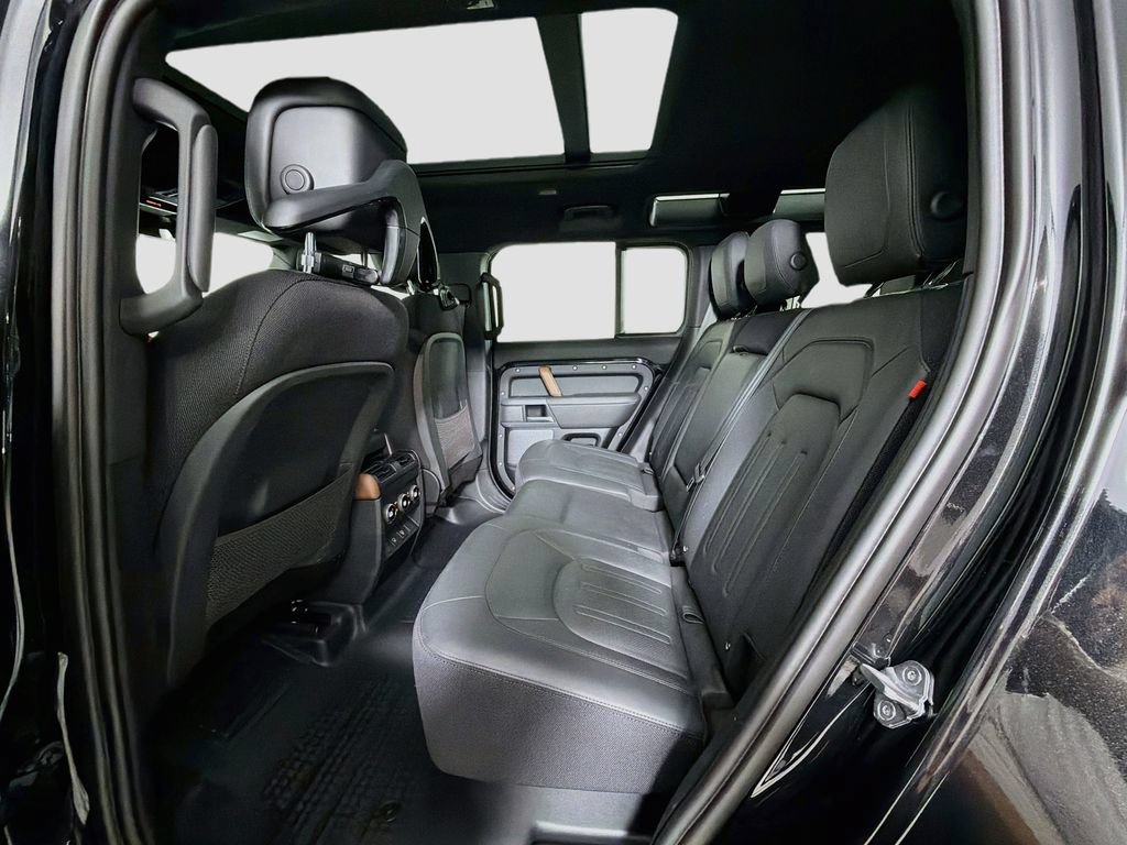 Certified 2023 Land Rover Defender 110 X AWD/4WD image 26