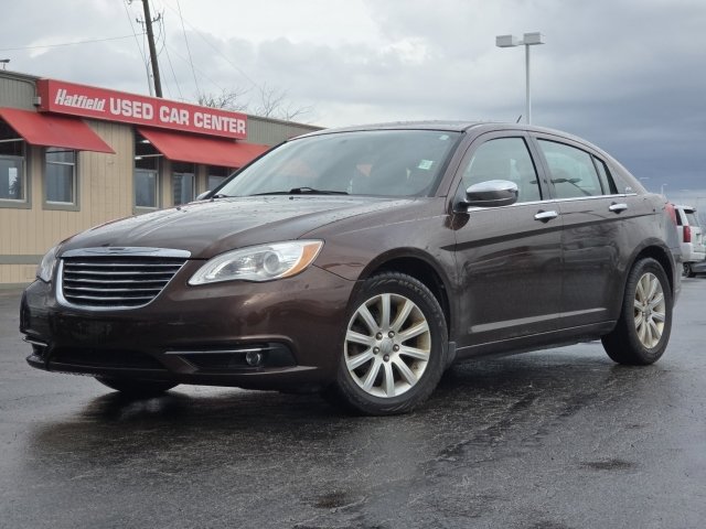 Used 2013 Chrysler 200 Limited image 2
