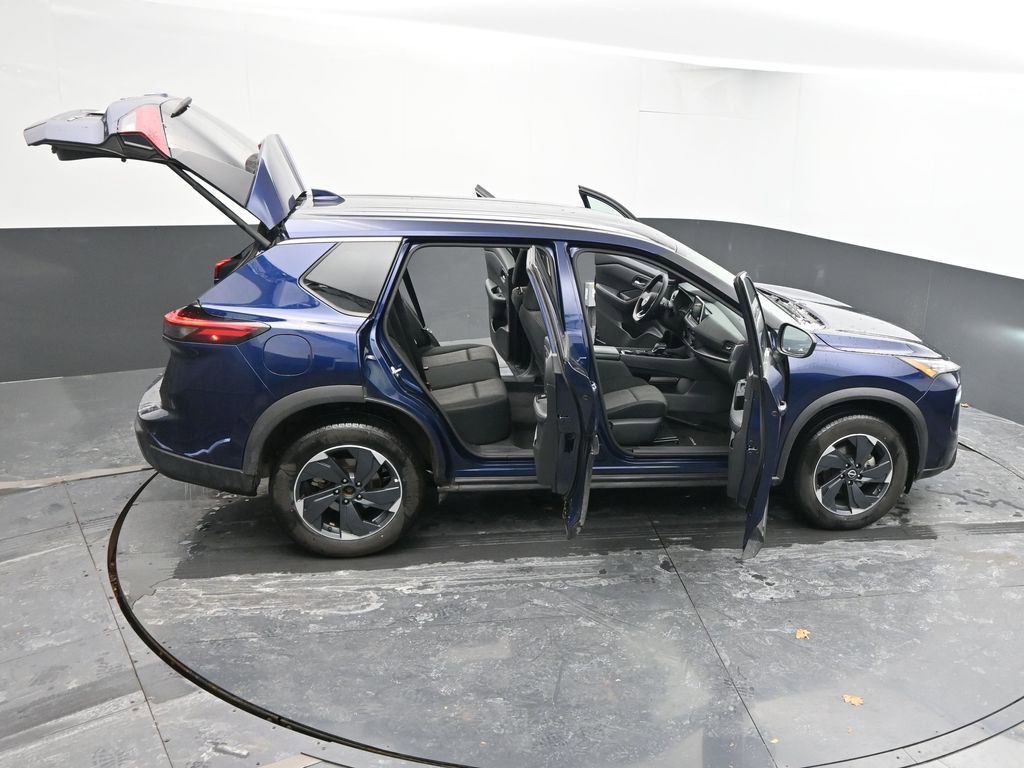 Used 2024 Nissan Rogue SV image 64