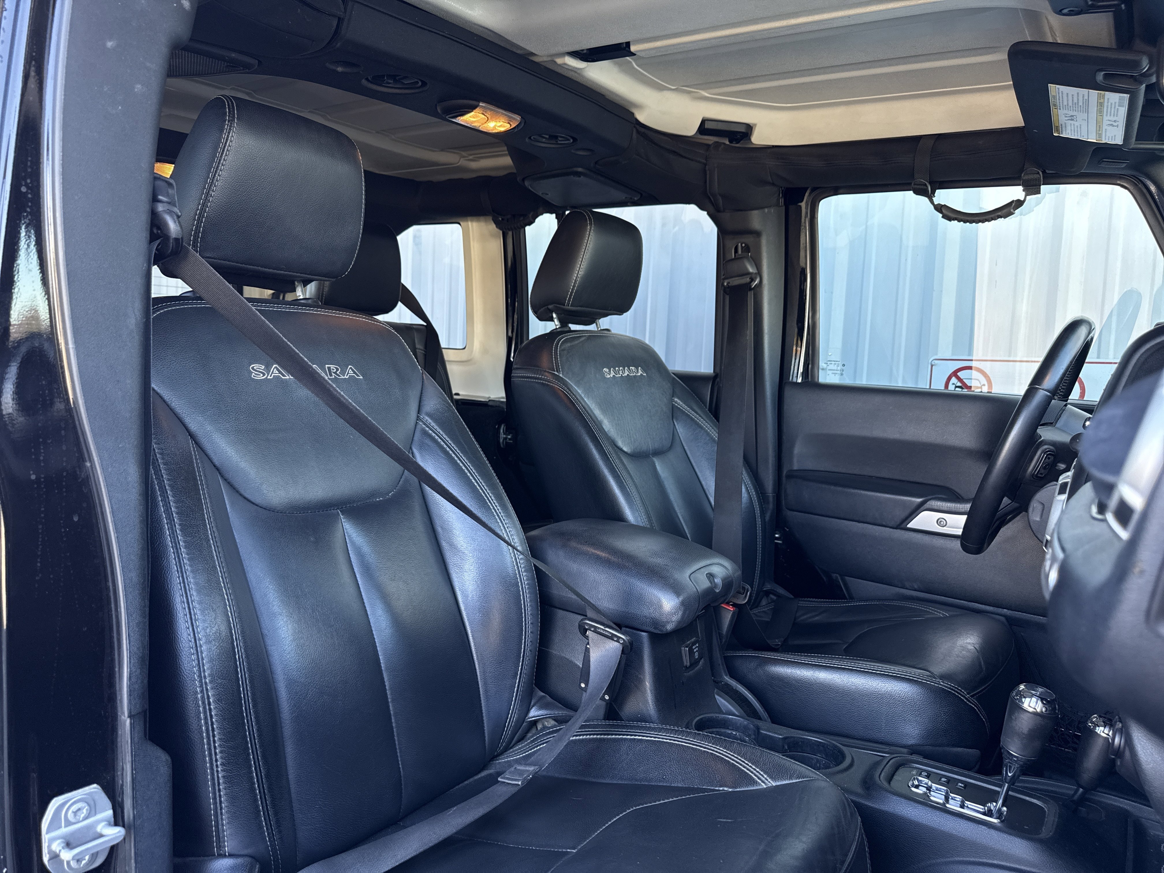 Used 2018 Jeep Wrangler Unlimited Sahara w/ Connectivity Group image 37