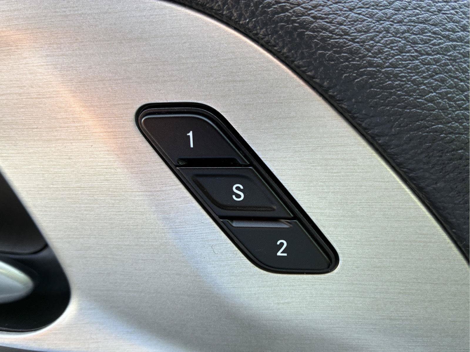 Used 2024 Chrysler Pacifica Premium FWD image 25