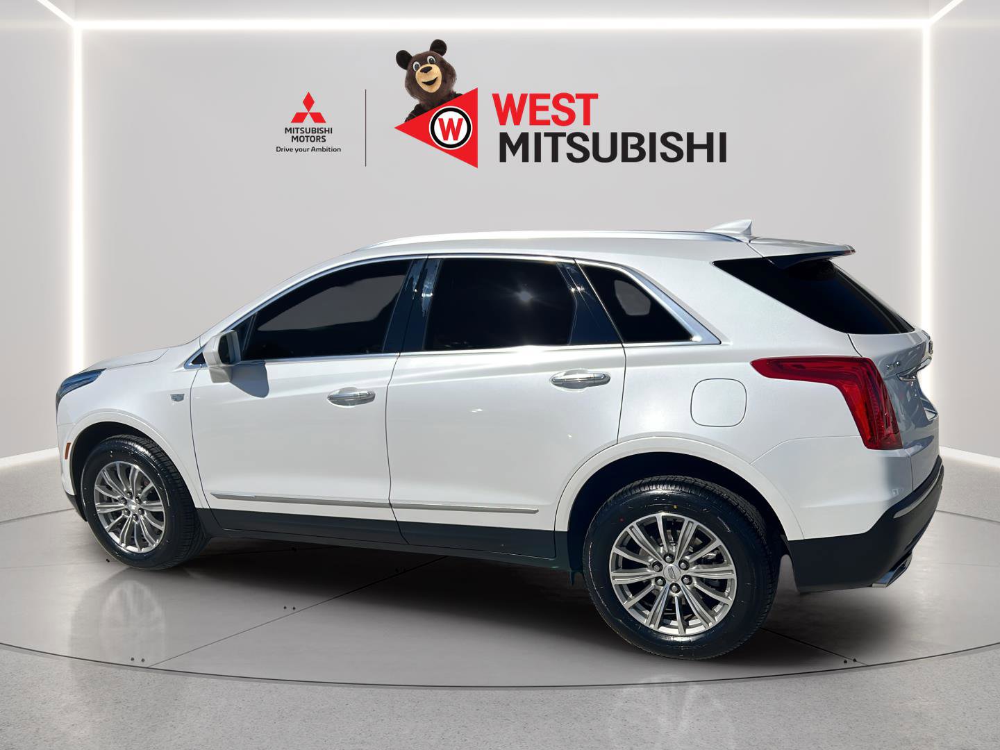 Used 2018 Cadillac XT5 Luxury w/ Driver Awareness Package image 8