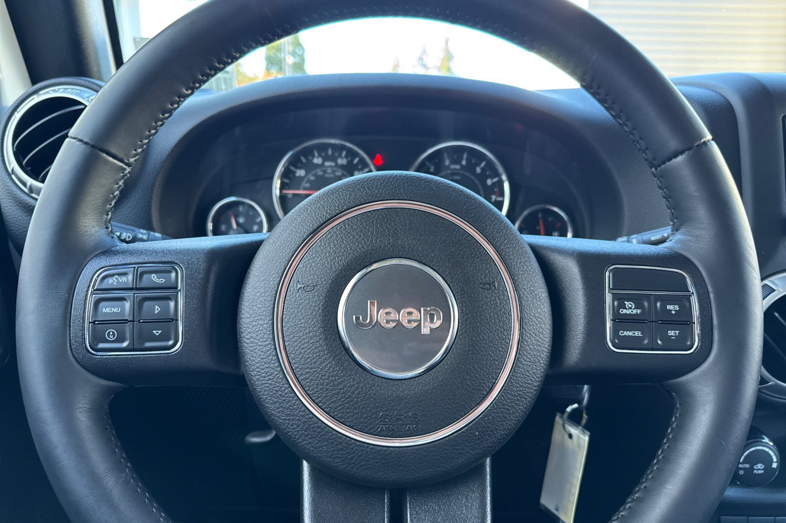 Used 2015 Jeep Wrangler Unlimited Sahara w/ Connectivity Group AWD/4WD image 21