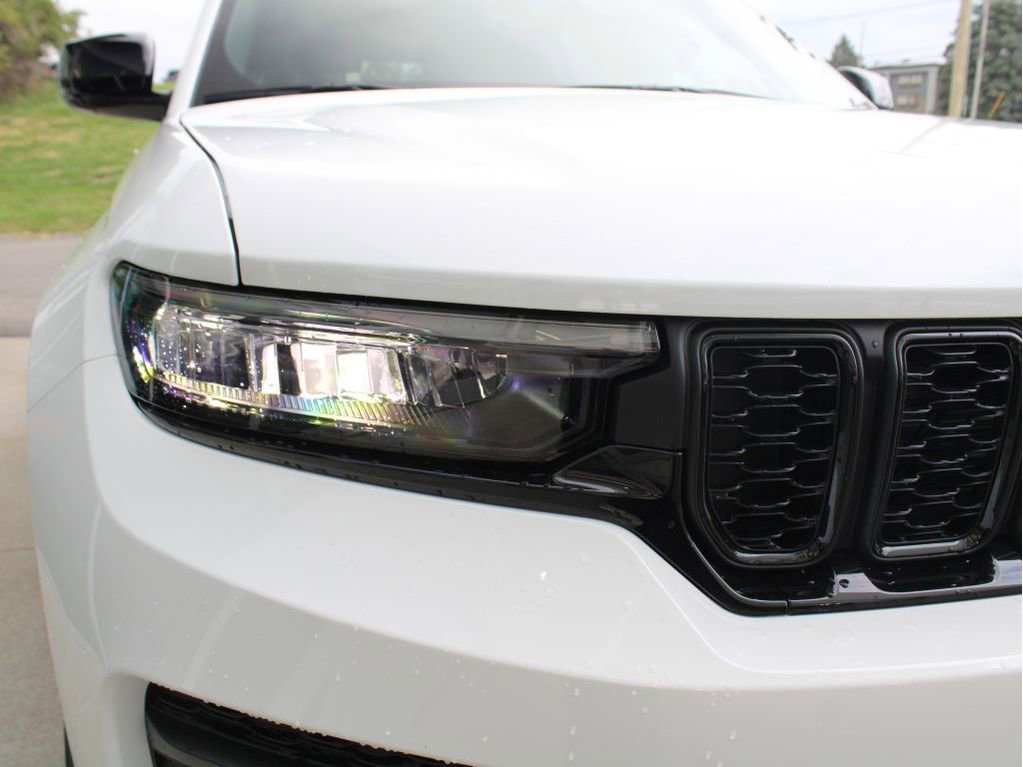 New 2025 Jeep Grand Cherokee Altitude image 33