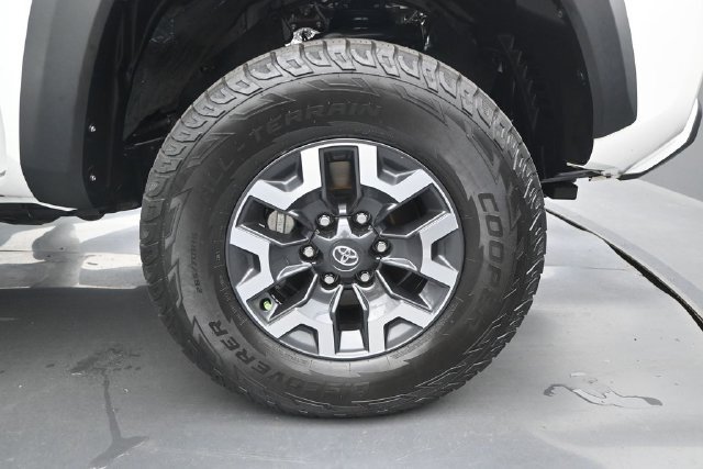 Used 2023 Toyota Tacoma TRD Off-Road w/ Black Out Package (TMS) AWD/4WD image 15