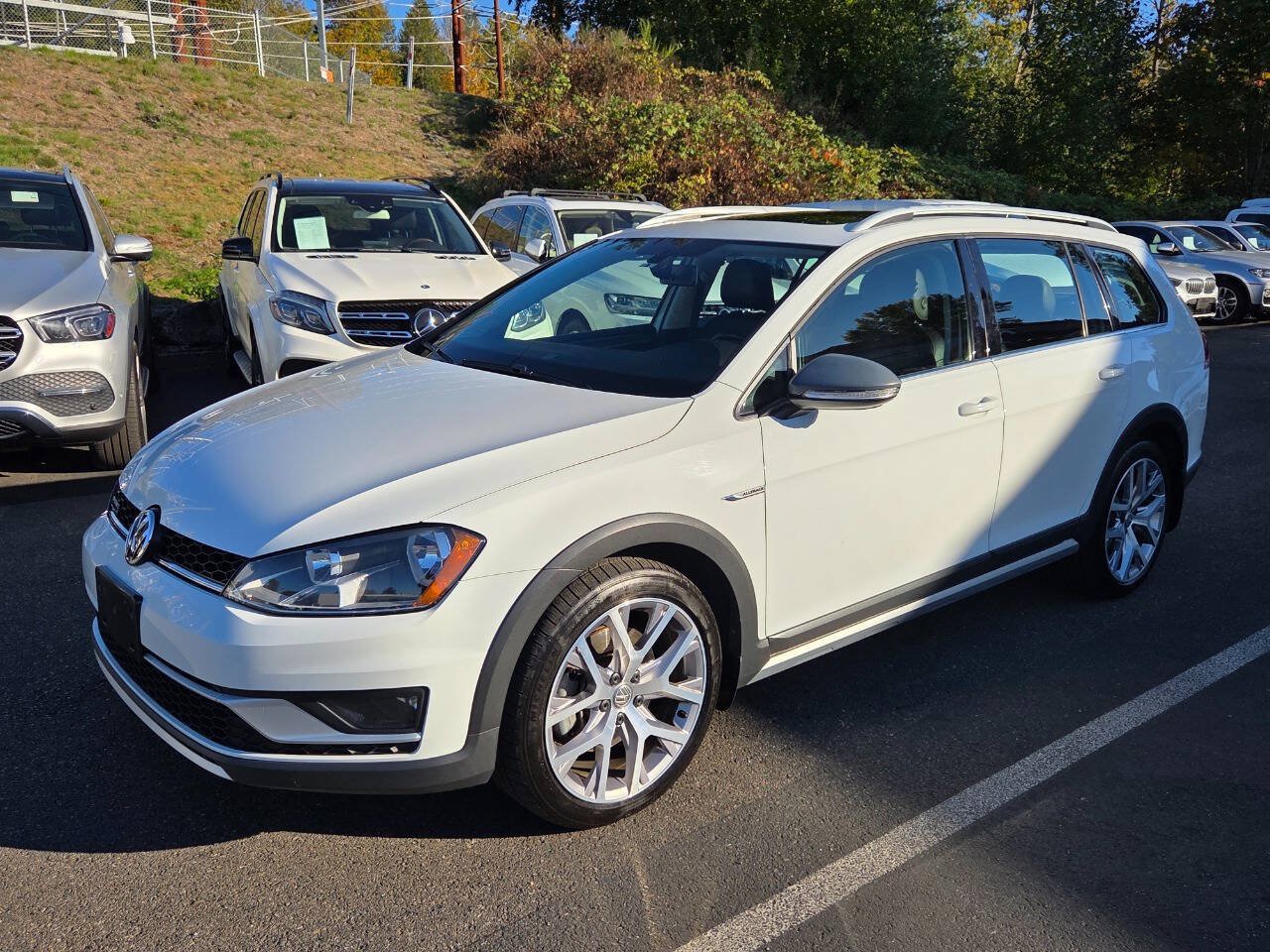 Used 2017 Volkswagen Golf Alltrack SEL AWD/4WD image 3