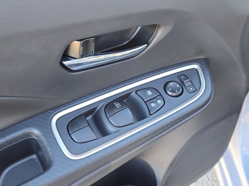 Used 2025 Nissan Versa SR w/ Trunk Package image 19