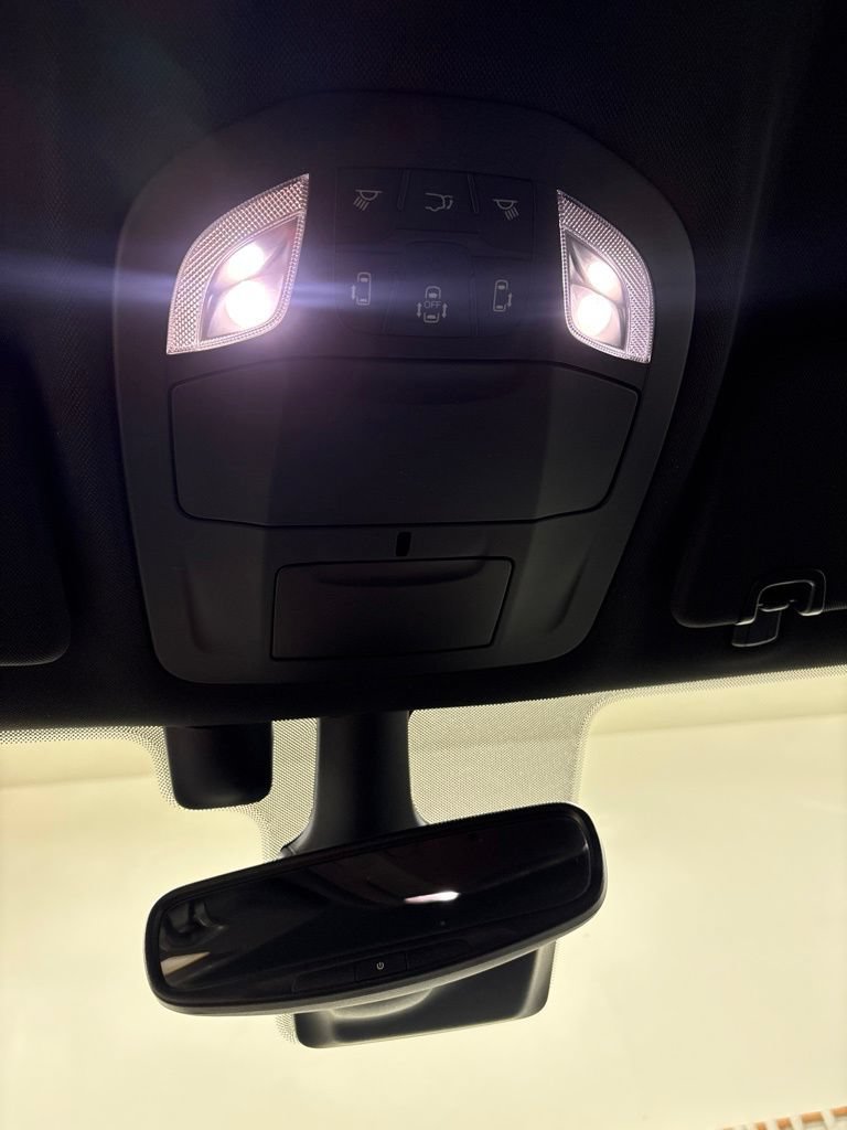Used 2021 Chrysler Pacifica Touring w/ S Appearance Package FWD image 16