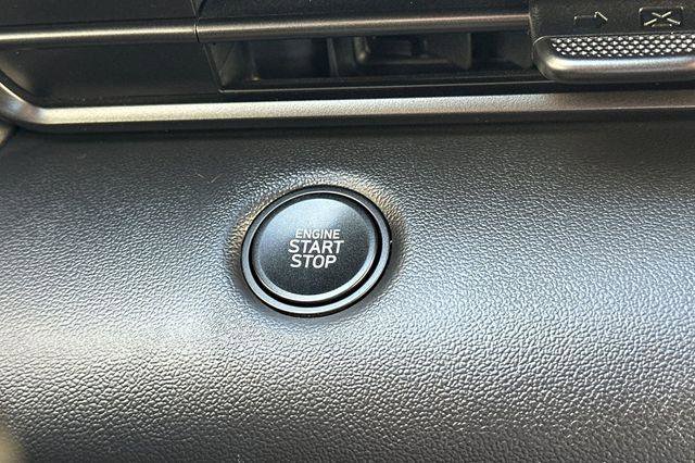 Used 2025 Hyundai Elantra Sport image 22