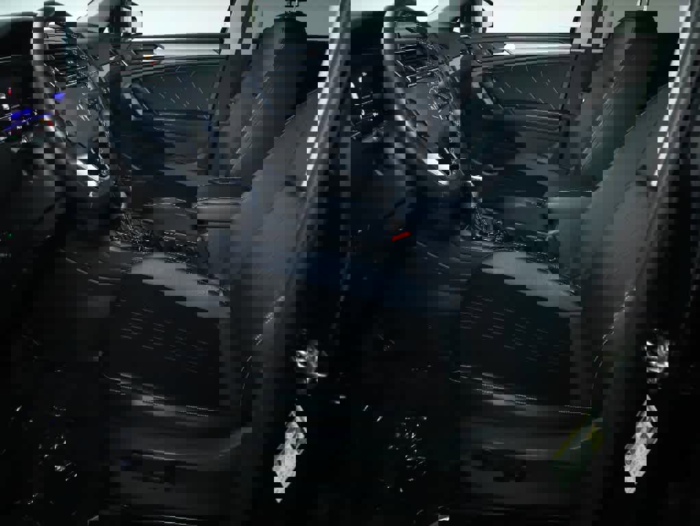 Certified 2022 Volkswagen Tiguan SE w/ Panoramic Sunroof Package image 19