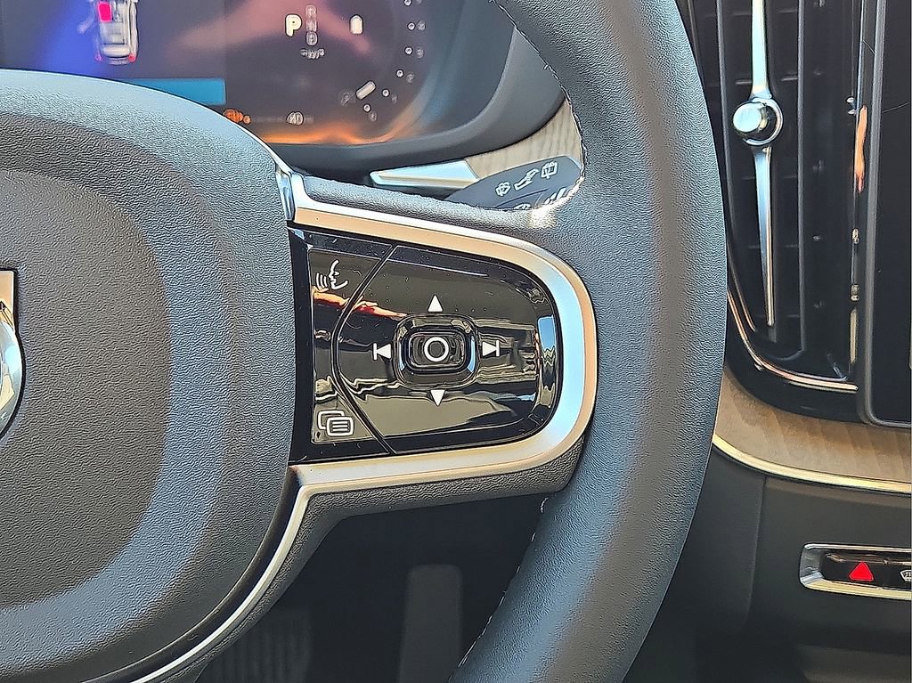 New 2026 Volvo XC60 B5 Core w/ Climate Package image 20