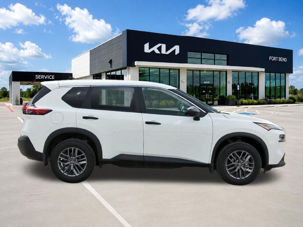 Used 2023 Nissan Rogue S FWD image 4