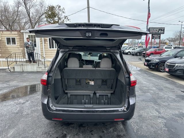 Used 2020 Toyota Sienna L image 16
