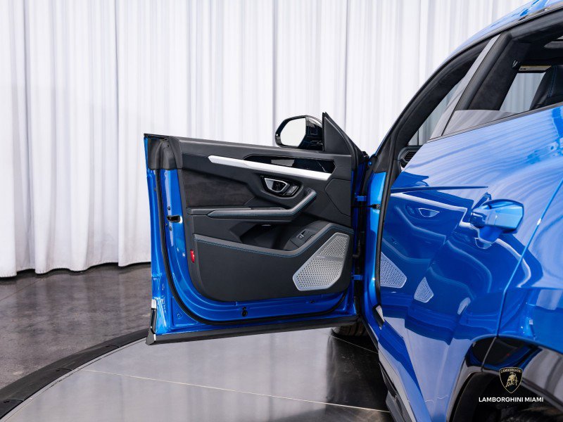 Used 2020 Lamborghini Urus image 18