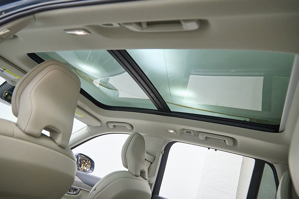 Certified 2023 Volvo XC90 B6 Ultimate w/ Protection Package Premier image 23