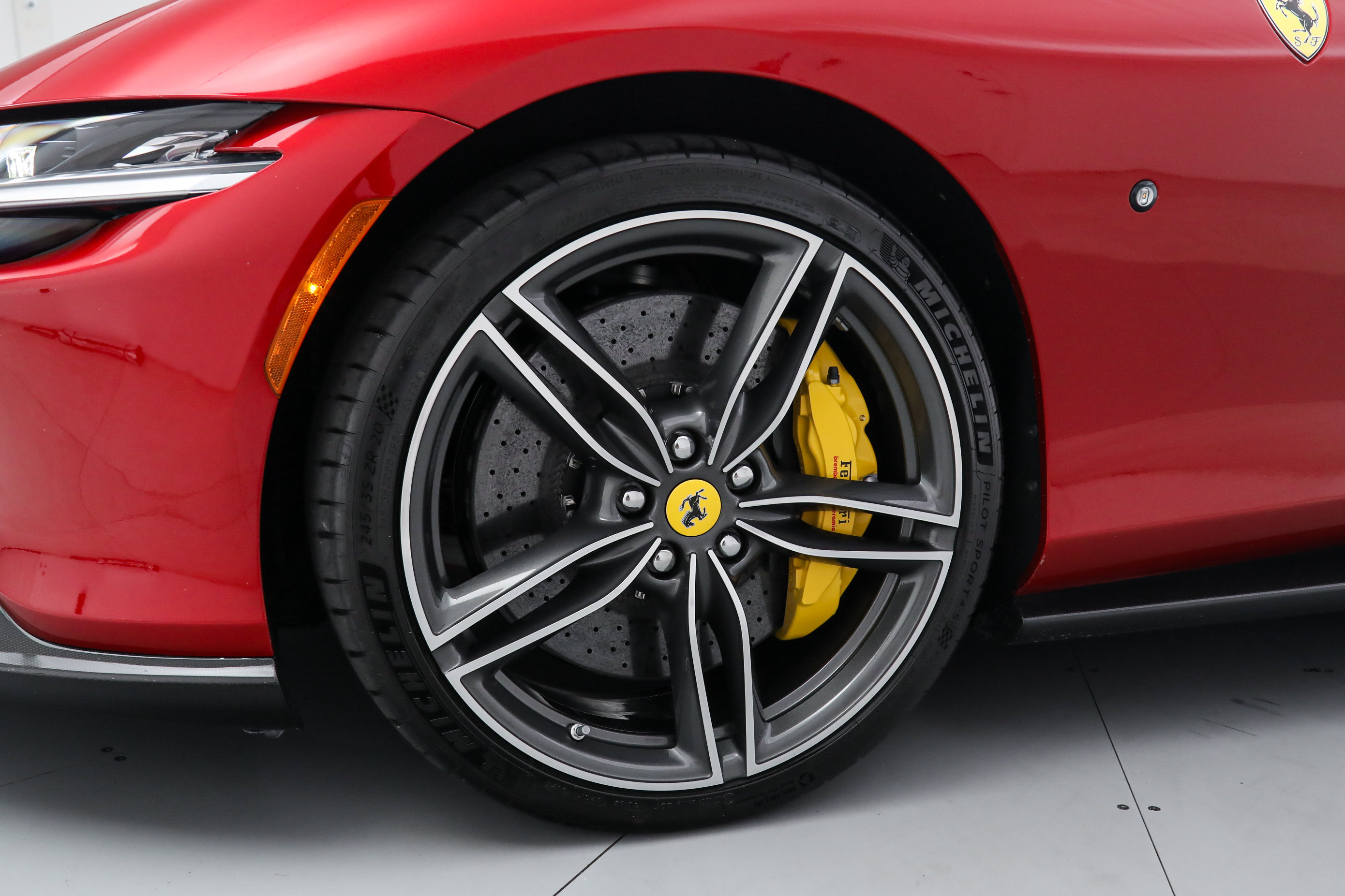 Certified 2025 Ferrari Roma Spider RWD image 17