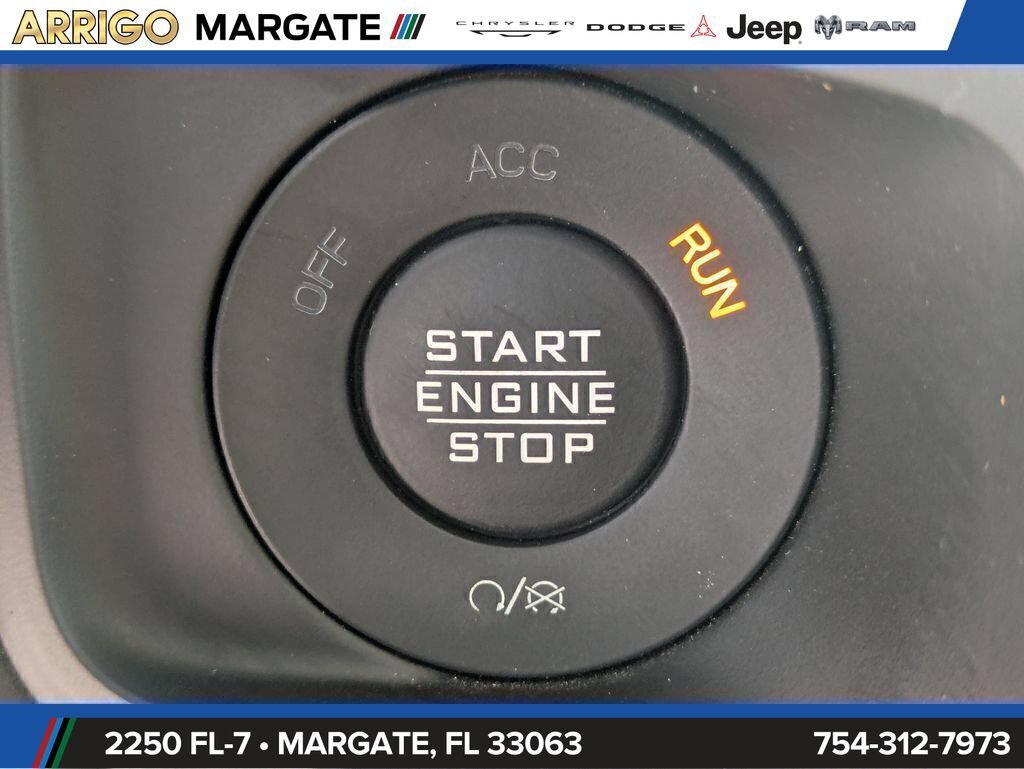 Used 2025 Jeep Wrangler Unlimited Sahara AWD/4WD image 29