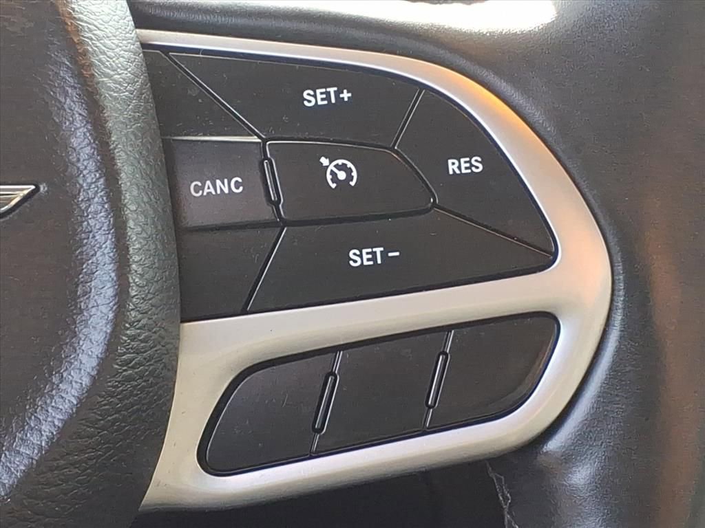Used 2018 Chrysler 300 Limited image 11