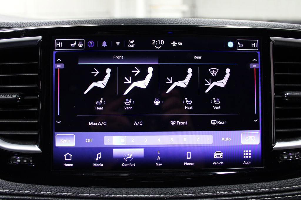 Used 2025 Chrysler Pacifica Limited image 17