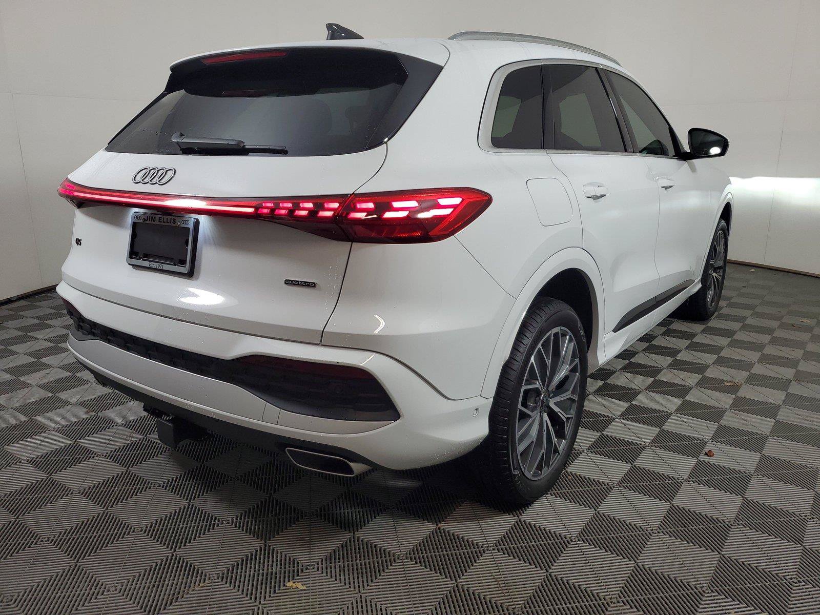Used 2025 Audi Q5 Premium AWD/4WD image 6