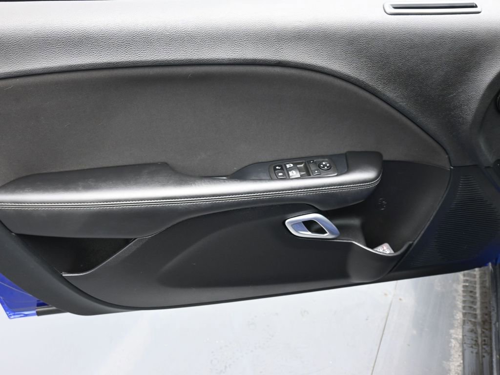 Certified 2022 Dodge Challenger SXT w/ Driver Convenience Group image 9