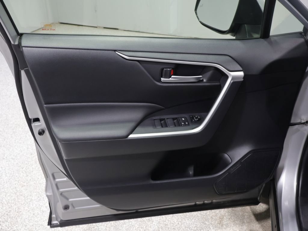 Used 2019 Toyota RAV4 XLE w/ Convenience Package image 12