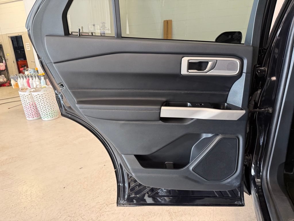 Used 2024 Ford Explorer XLT w/ Equipment Group 202A AWD/4WD image 13