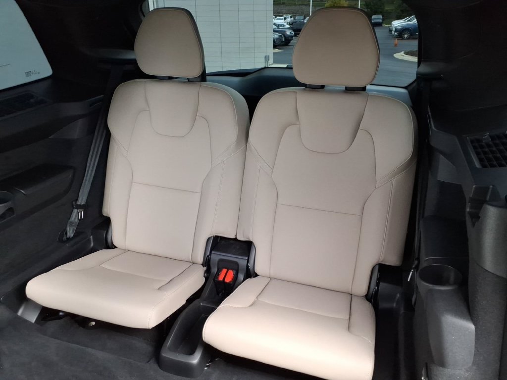 Certified 2026 Volvo XC90 B6 Plus AWD/4WD image 9