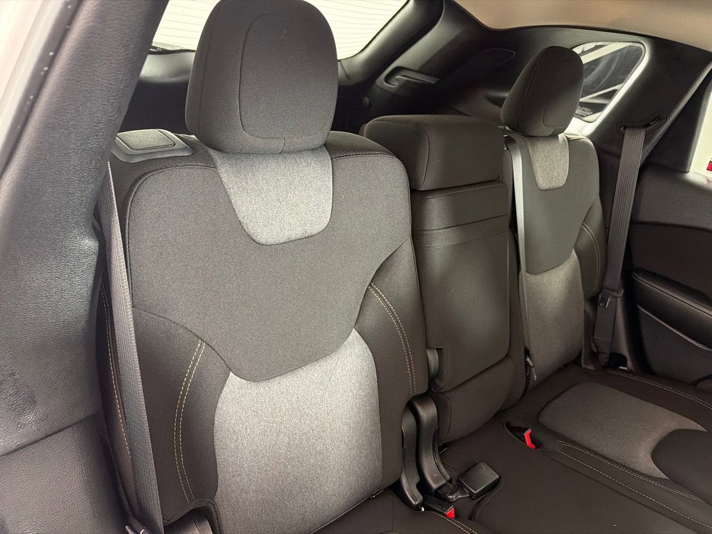 Used 2018 Jeep Cherokee Latitude w/ Cold Weather Group image 23