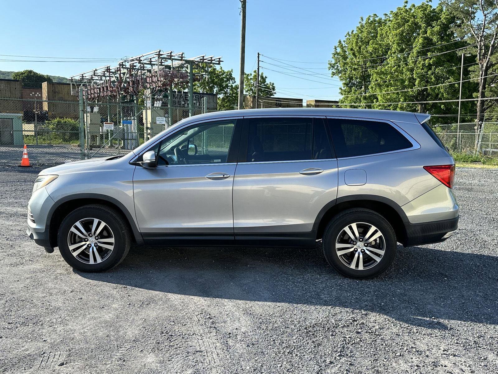 Used 2017 Honda Pilot EX image 5