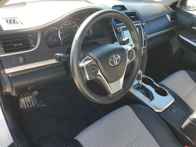 Used 2014 Toyota Camry SE w/ Moonroof Package image 17